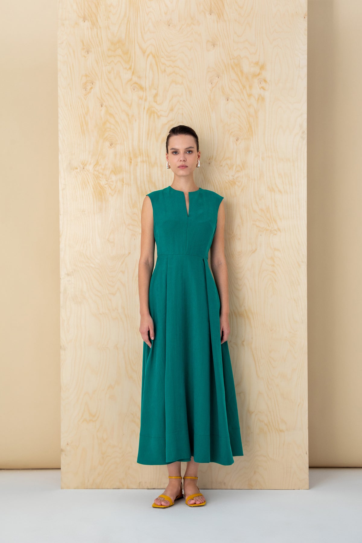 Emerald Green Cut-Out Back Midi Dress FEMALE BOUTIQUE Emerald Green Cut-Out Back Midi Dress FEMALE BOUTIQUE