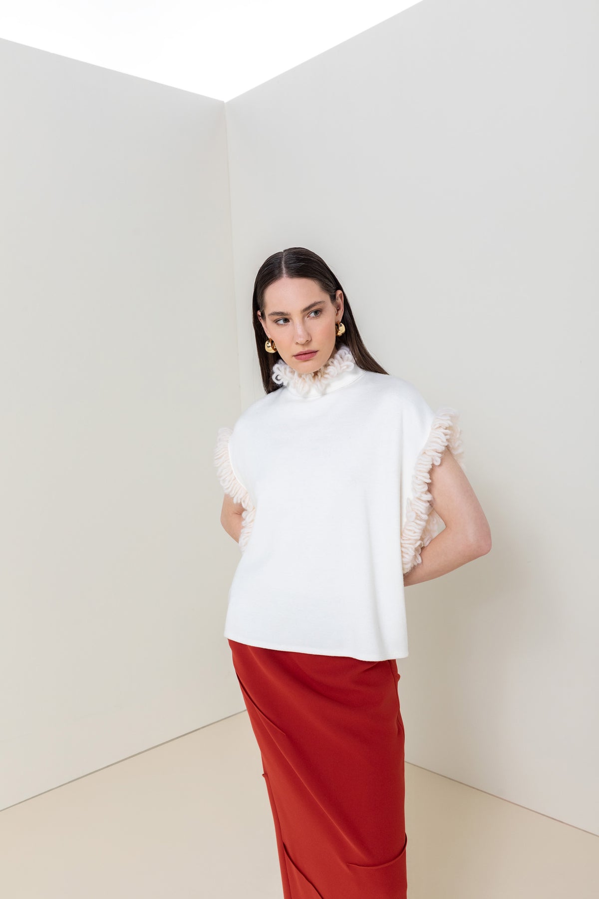 Sleeveless Knit Top with Frill Trim