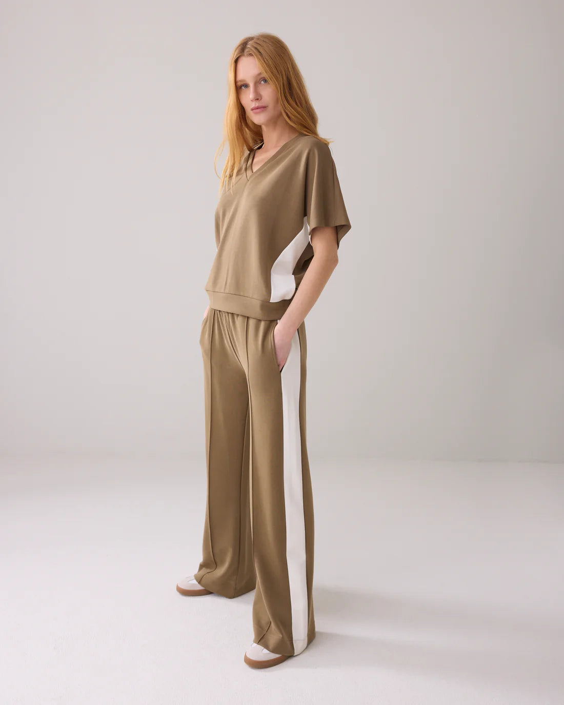 Scuba top with V-neck