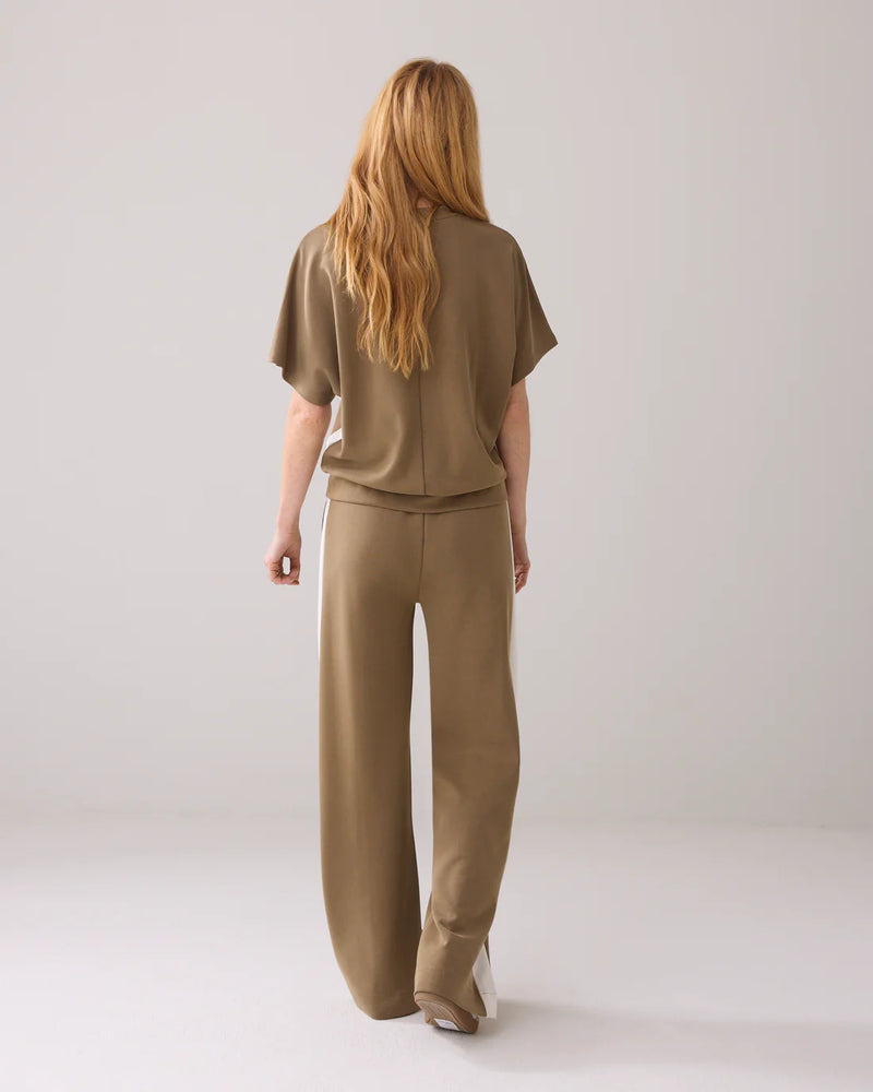 Scuba top with V-neck