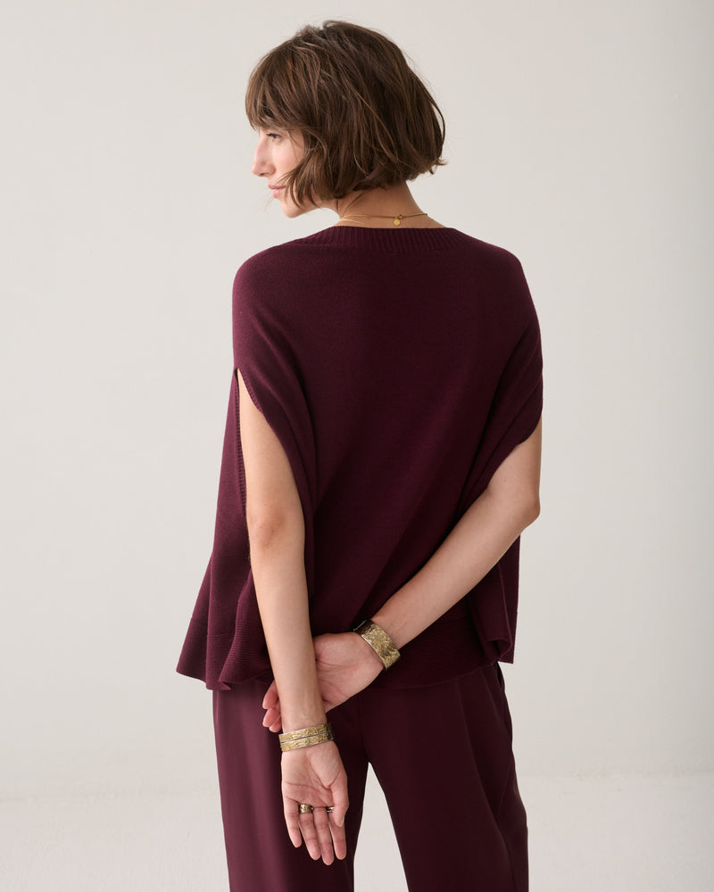 Summum Sleeveless Cape