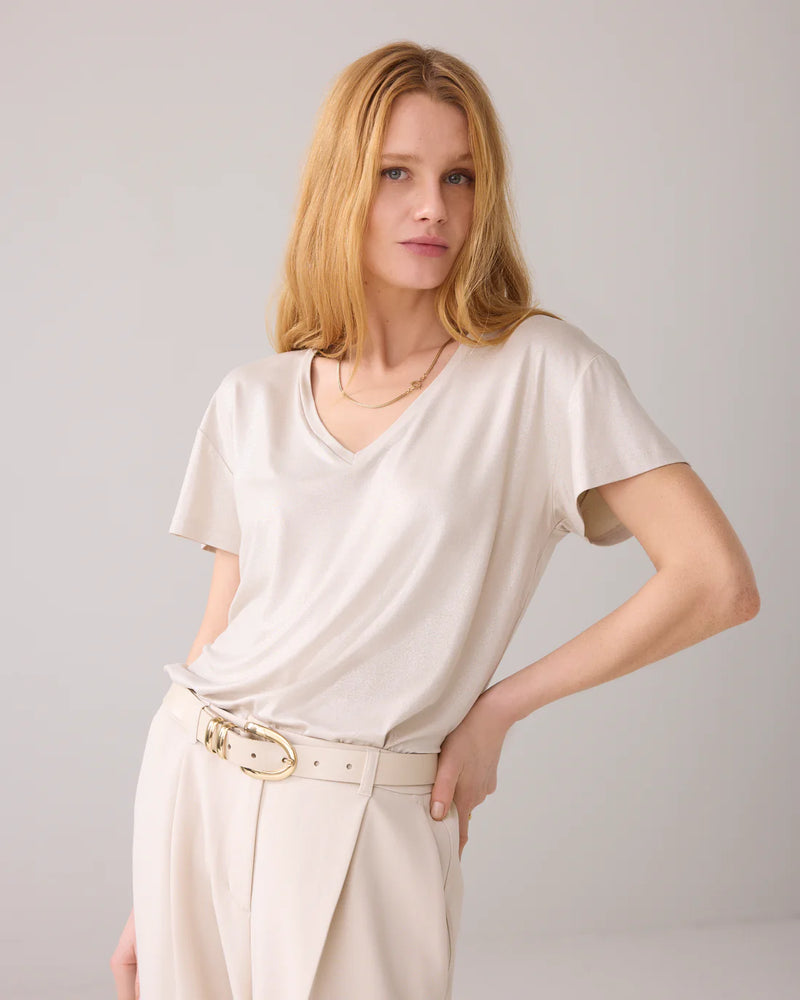 Leather belt with oval buckle