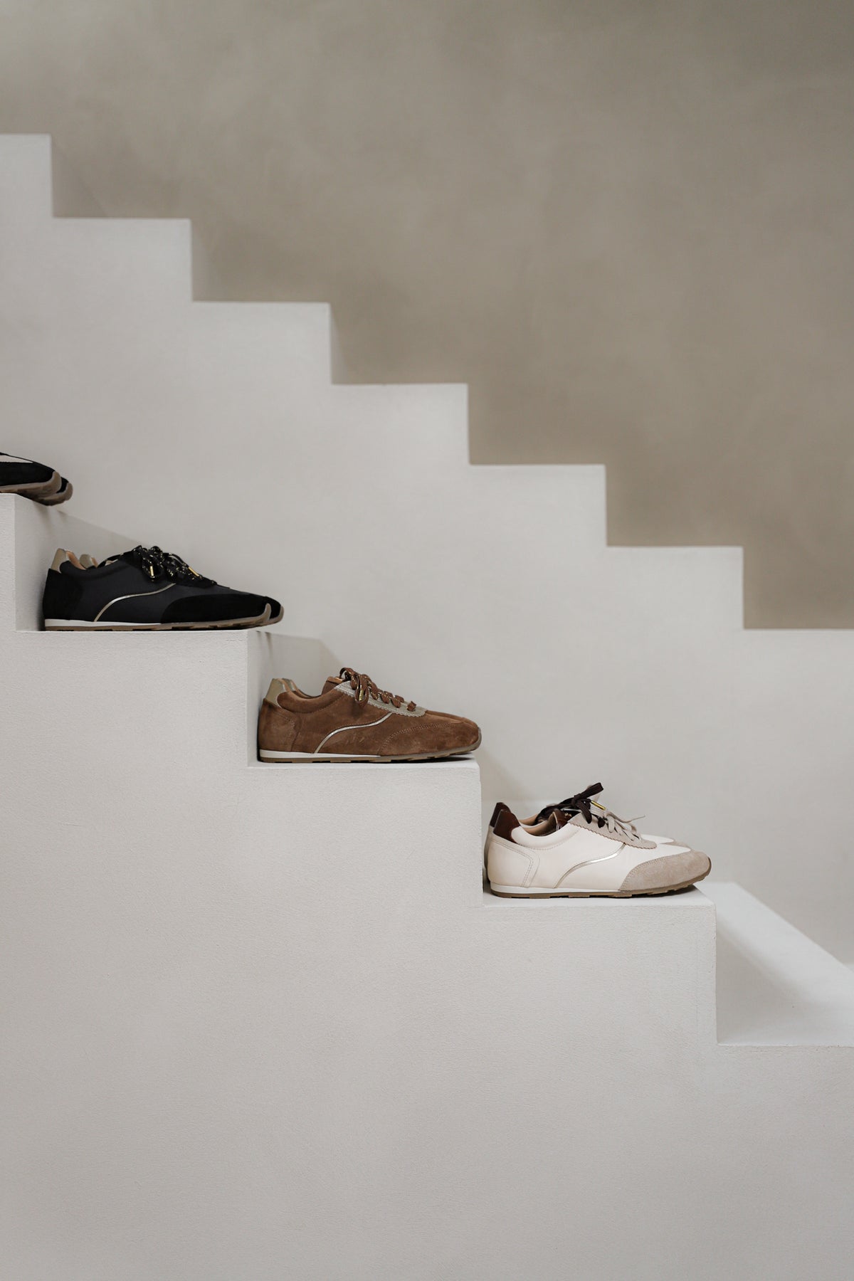 She-215 Leather Trainer