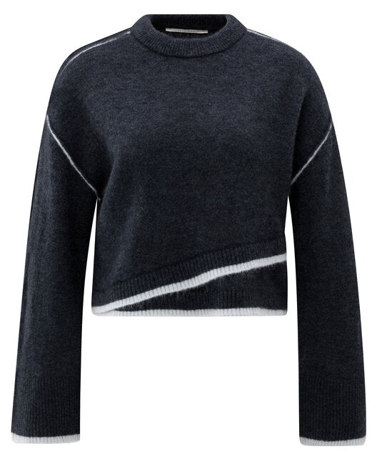 Knitted sweater with contrasting lines