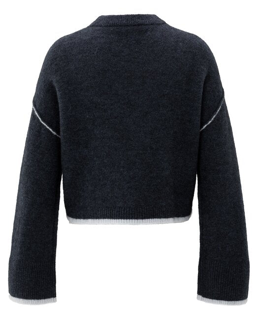 Knitted sweater with contrasting lines