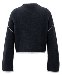 Knitted sweater with contrasting lines