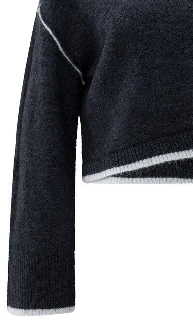 Knitted sweater with contrasting lines