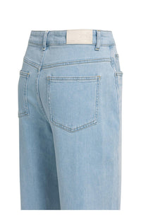 Barrel Jeans in Light Wash