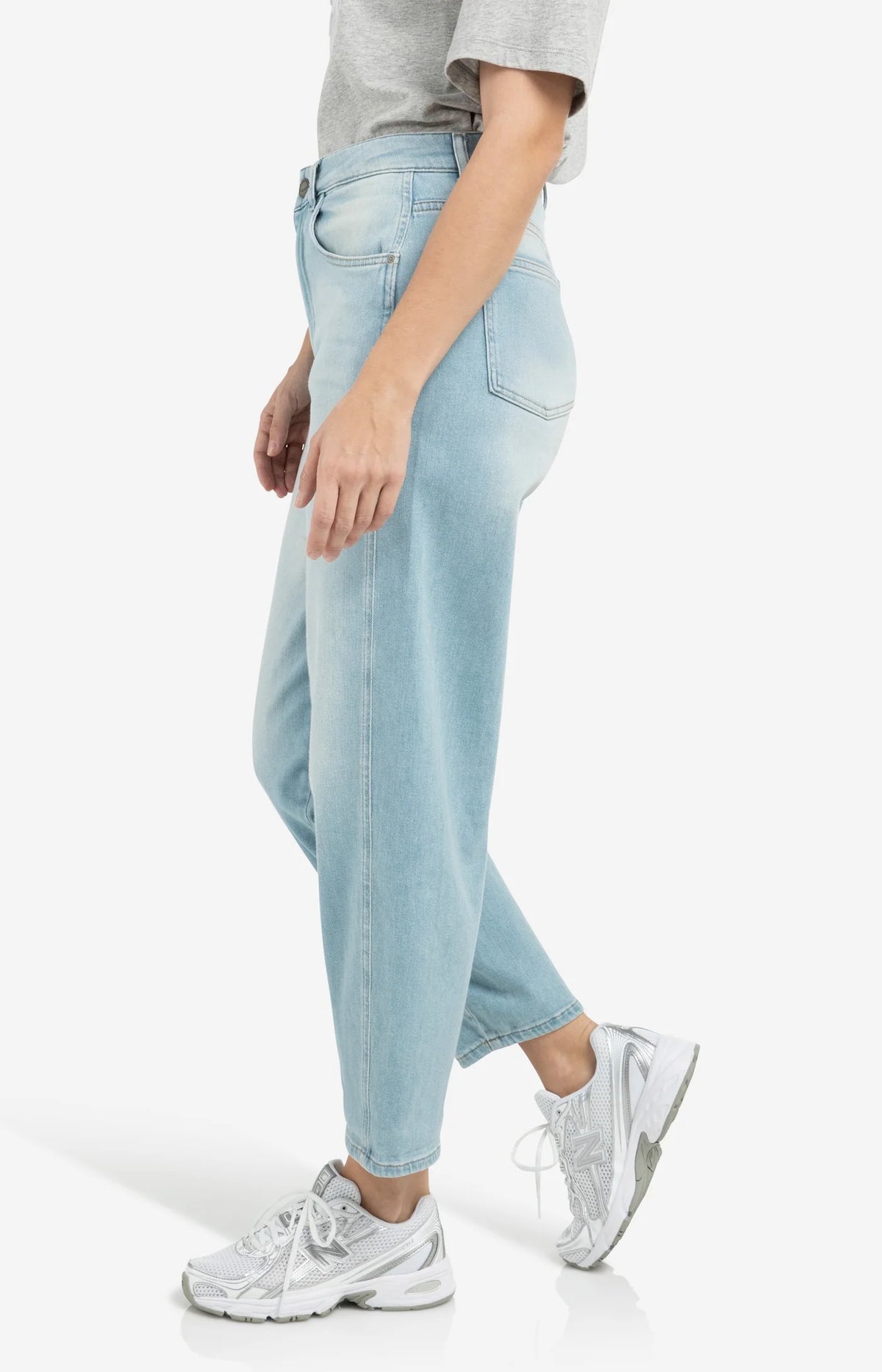 Barrel Jeans in Light Wash