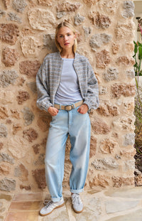 Barrel Jeans in Light Wash