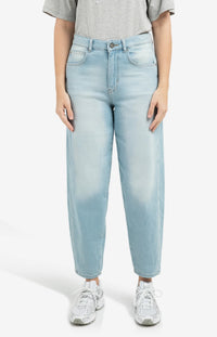 Barrel Jeans in Light Wash