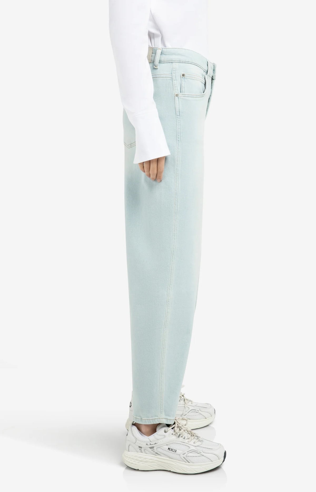 Barrel Jeans in Light Washed Denim