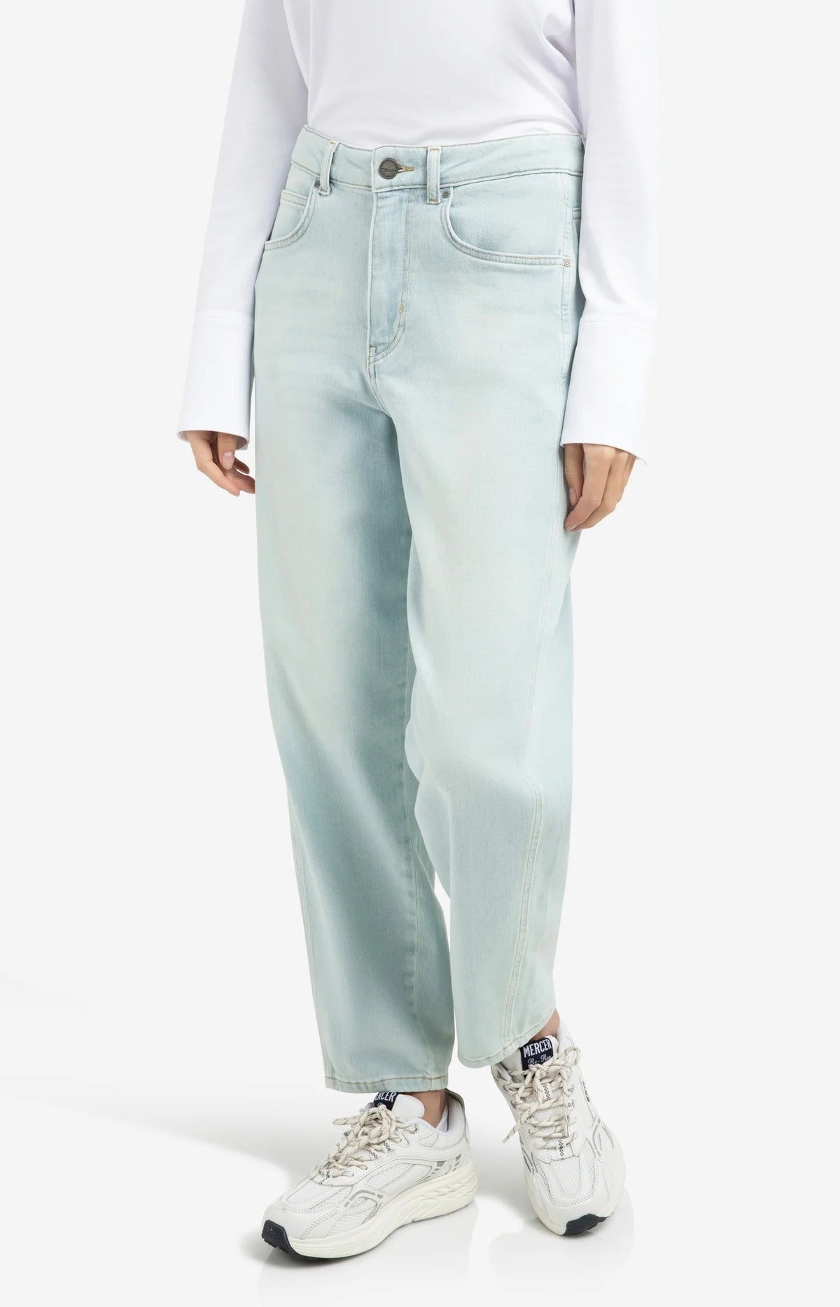 Barrel Jeans in Light Washed Denim