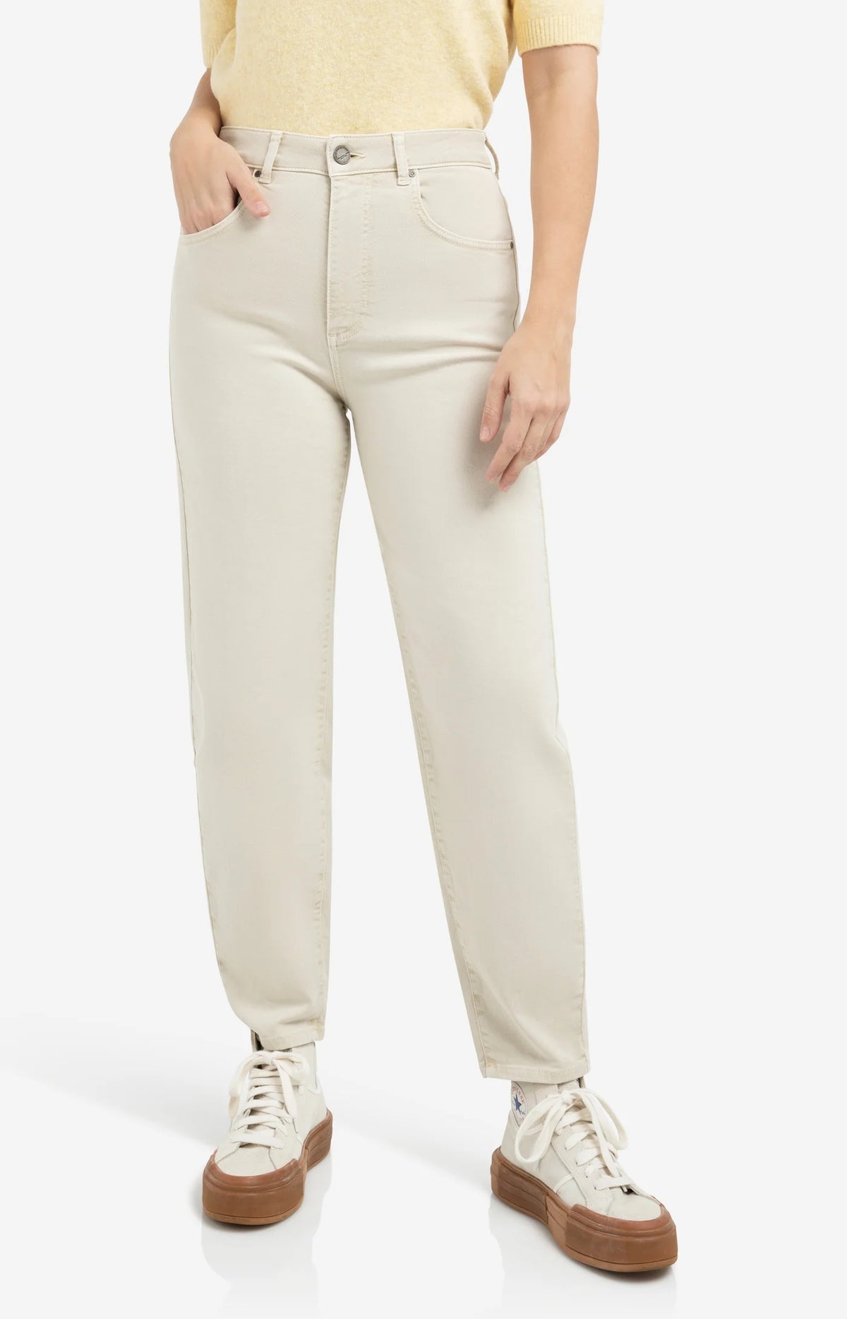 Barrel Jeans with Visible Back Seams