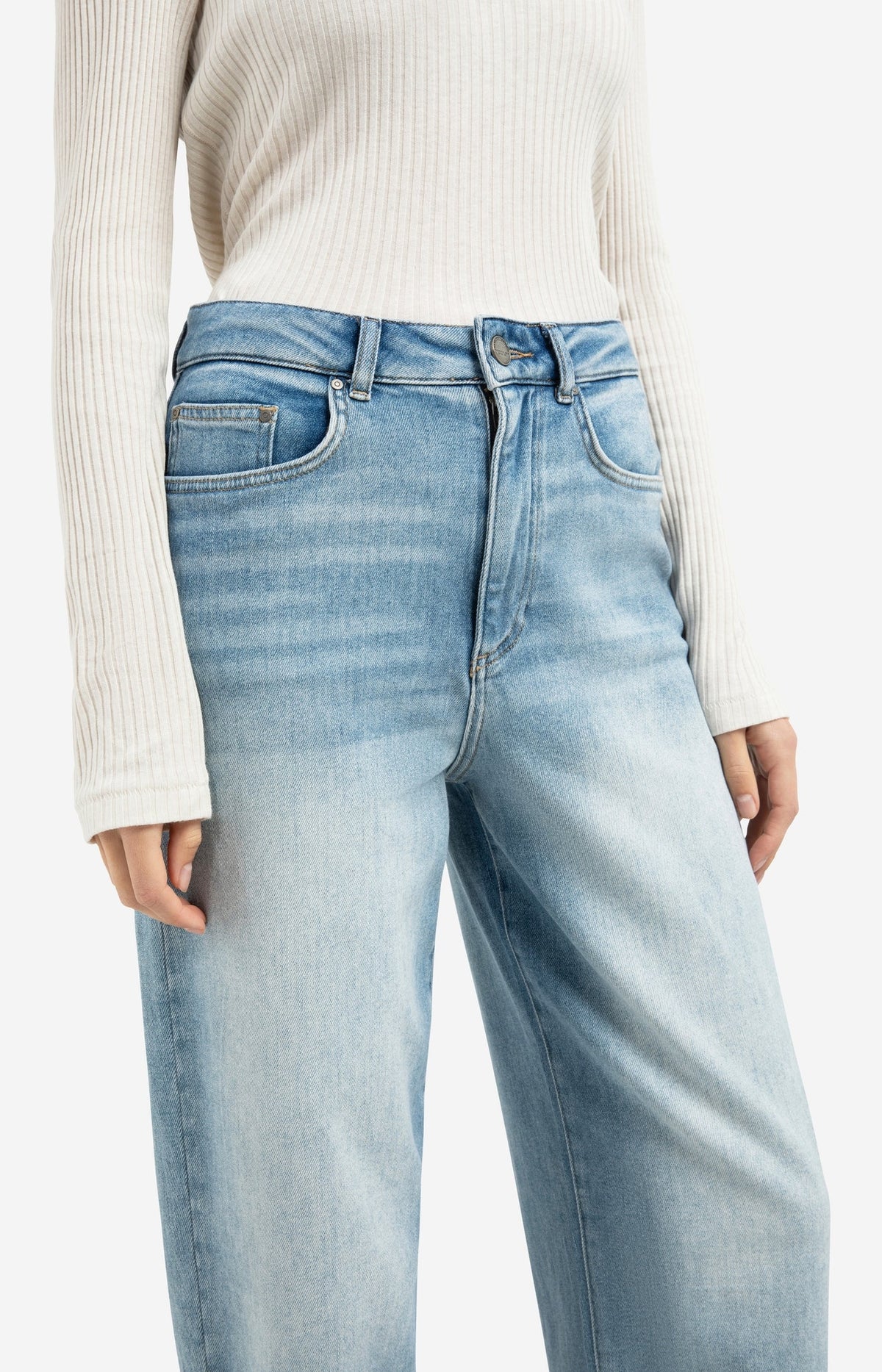 High Waist Jeans with Loose Fit