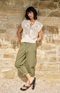 Sleeveless Mesh Knit Cardigan with Zipper Closure