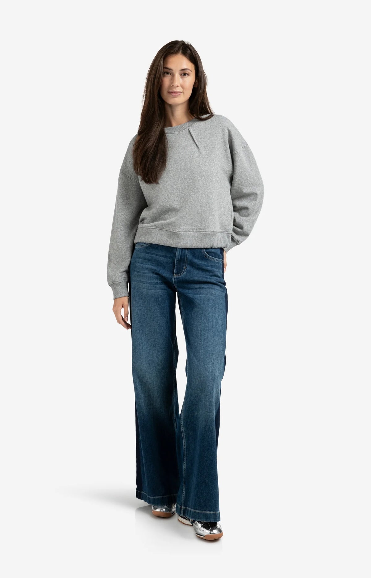 Sweatshirt with pleat details and side drawstring